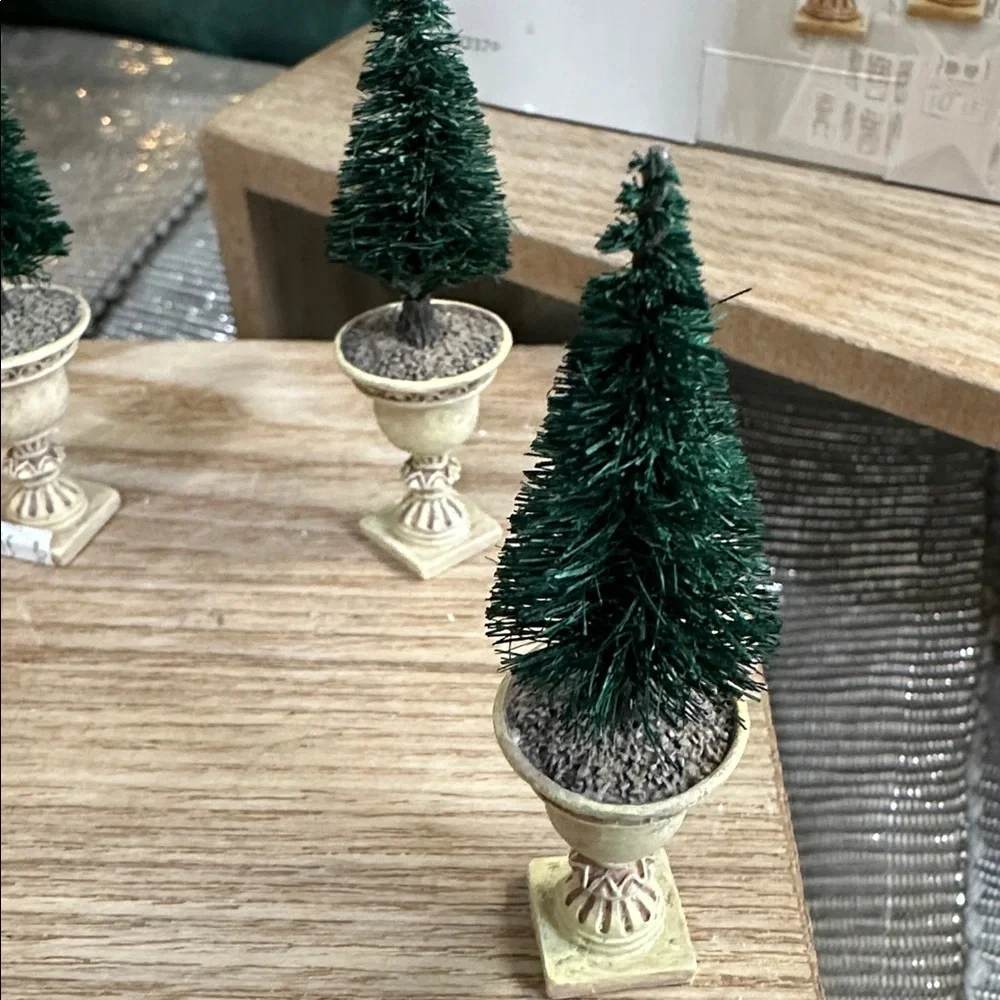 Department 56 Seasons Bay Potted Topiaries Green‎ and Tan